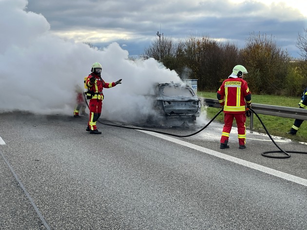 API-TH: Pkw steht in Vollbrand