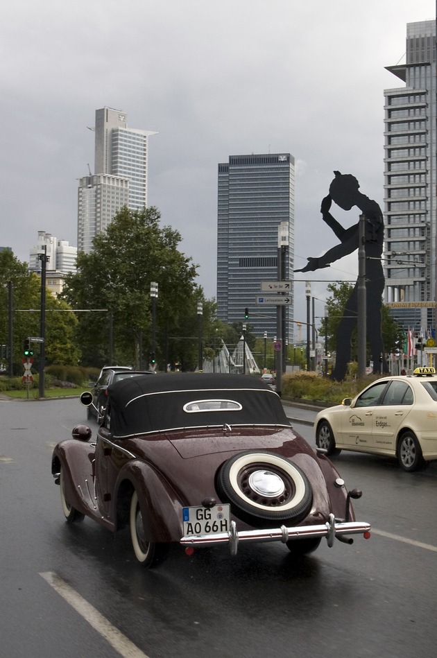 IAA-Treffen der Opel-Freunde in der Frankfurter Innenstadt