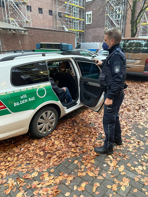 HZA-KR: Krefelder Zoll stellt illegale Beschäftigung und illegalen Aufenthalt fest Zehn Männer auf einer Baustelle festgenommen