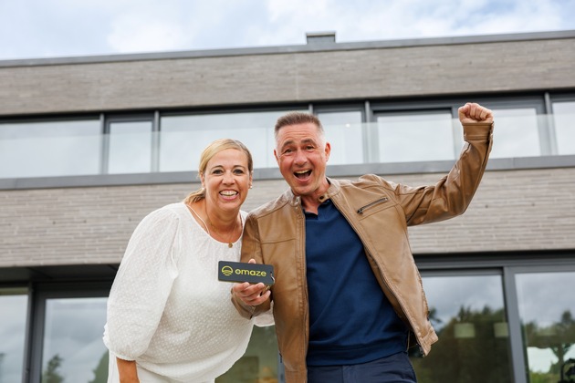 Lehrer gewinnt 2.5 Mio. Euro Luxusvilla von Omaze während er mit seiner Familie im Urlaub ist