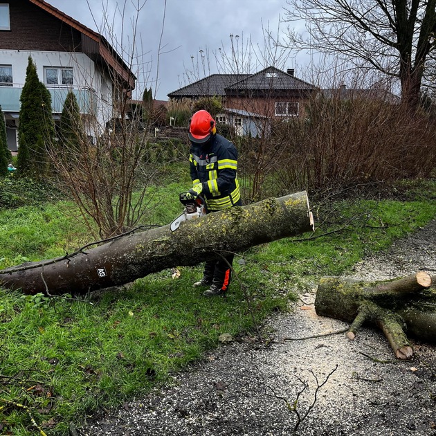 FW Ense: Sturm-Einsätze am Nikolaustag / Feuerwehr 3x alarmiert