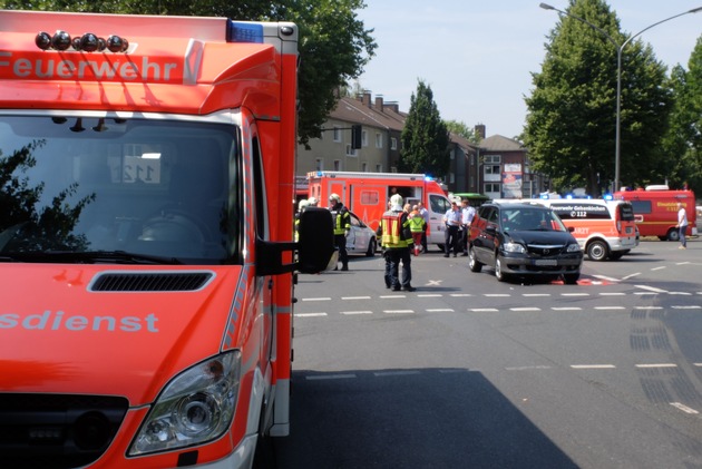 FW-GE: Verletzte Person nach Verkehrsunfall in Gelsenkirchen Buer