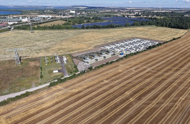 Größter Batteriespeicher Deutschlands eingeweiht: Münch Energie und Ministerpräsident Schulze geben Startschuss