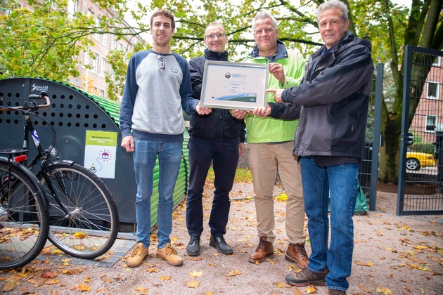 Erstes Unternehmen in Schleswig-Holstein mit ADFC-Gold-Siegel für Fahrradfreundlichkeit ausgezeichnet
