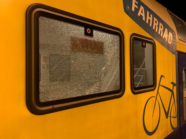 BPOL-HB: Sieben Zugscheiben eingeschlagen und Fahrausweisautomat in Winsen/Luhe beschädigt
