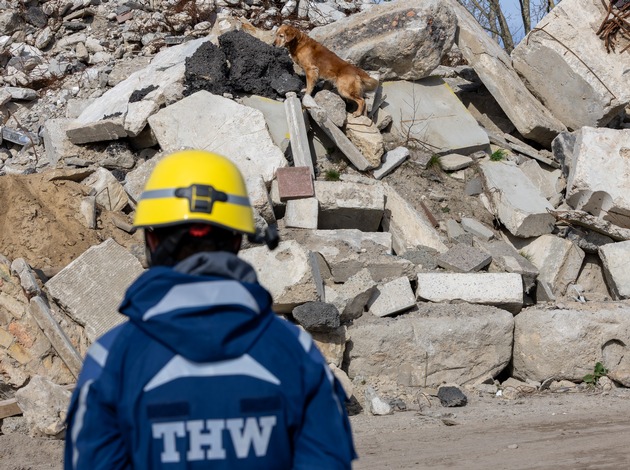 THW LVBEBBST: THW veranstaltet in Berlin erstes bundesweites Rettungshundetreffen