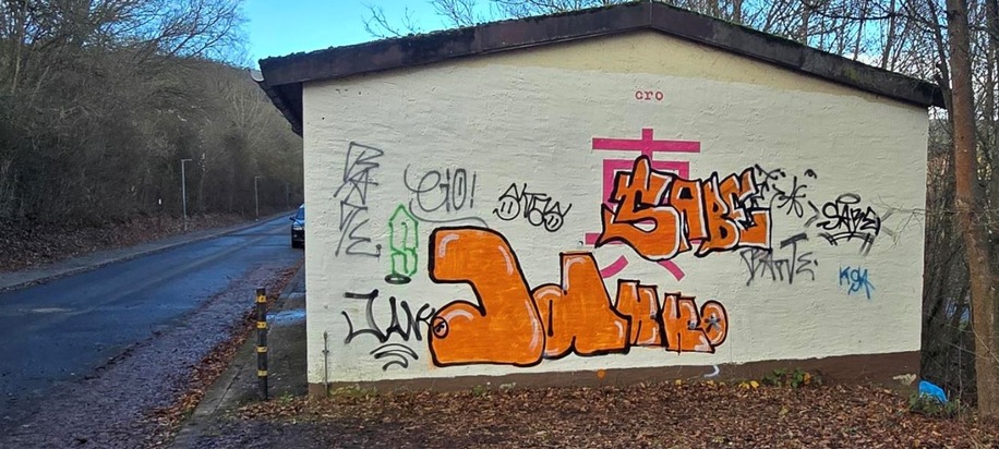 POL-PDKL: Sachbeschädigung durch Graffiti, Zeugen gesucht