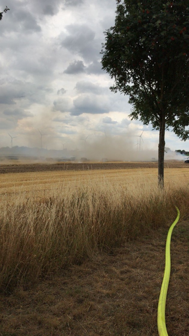 FW-KLE: Erneutes Großfeuer in Bedburg-Hau / Tierrettung: Katze aus Schornstein befreit