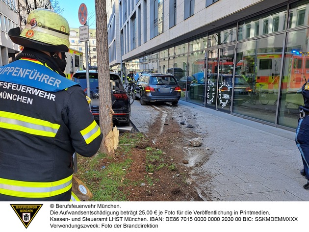 FW-M: Radfahrer bei Verkehrsunfall verletzt (Maxvorstadt)