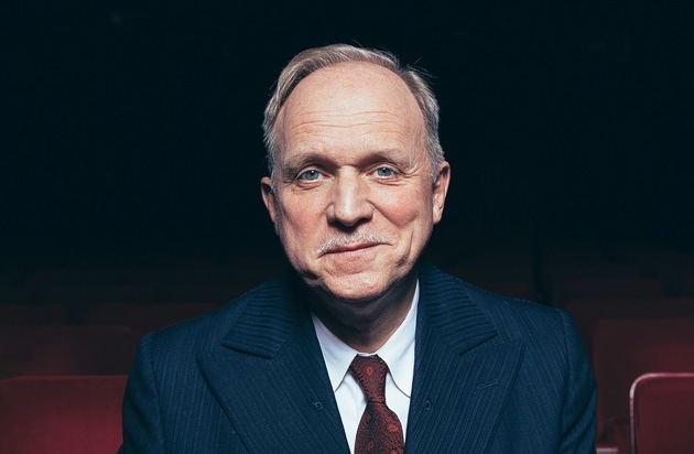 Wort & Bild Verlagsgruppe - Gesundheitsmeldungen: Ulrich Tukur: "Akzeptanz macht das Leben erträglich" / Der Schauspieler im Interview mit der "Apotheken Umschau"