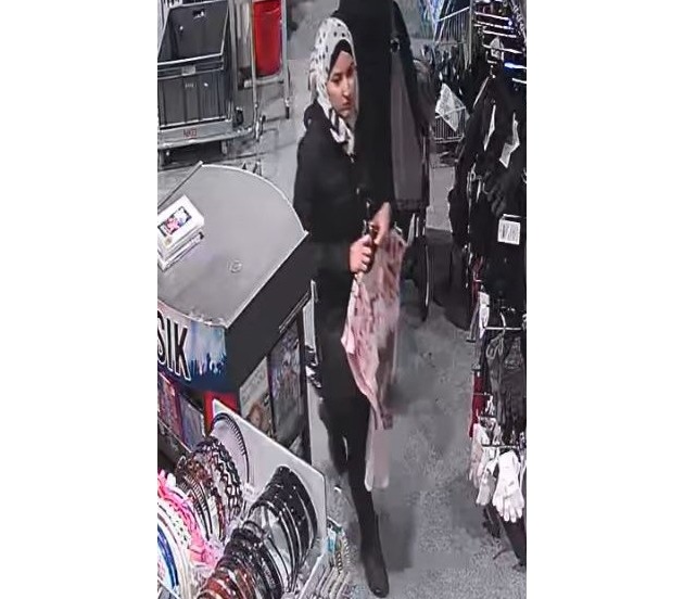 POL-DO: Polizei sucht mit Fotos zwei tatverdächtige Frauen nach Taschendiebstahl