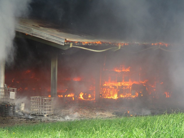 KFV-CW: Maschinenhalle im Vollbrand

Keine Verletzten - 300.000 Euro Sachschaden