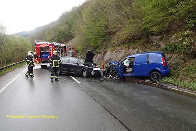 FW-PL: 2 Verkehrsunfälle, ein Kleinbrand und eine Ölspur innerhalb von zweieinhalb Stunden