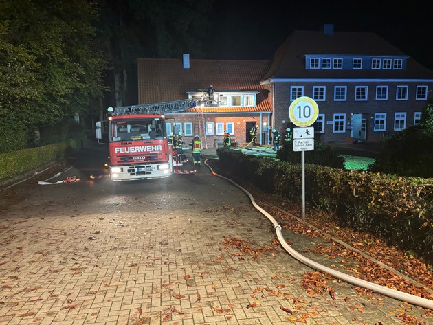 FW-ROW: Küchenbrand in Flüchtlingsunterkunft - Bewohner retten sich selbst