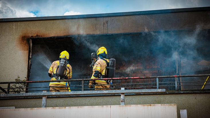 FW Gronau: Balkon brannte in voller Ausdehnung