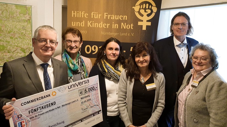 Spenden statt Schenken: uniVersa unterstützt Frauen und Kinder in Not mit 5.000 Euro