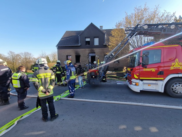 FW-EN: Feuerwehren Gevelsberg und Wetter (Ruhr) bekämpfen Wohnungsbrand an der Stadtgrenze