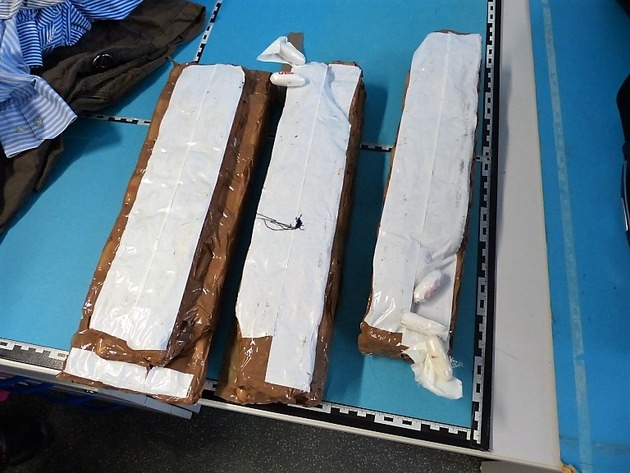ZOLL-M: ~Rauschgiftkurier in München Pasing abgefangen; 
7 Kilogramm Kokain im Koffer~