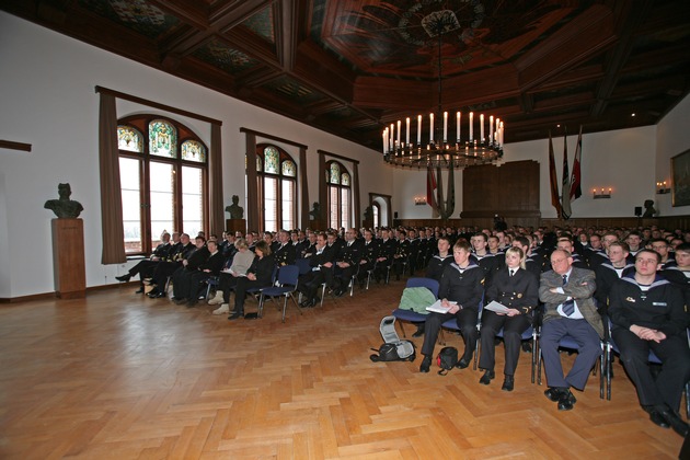 Marine: Präsidentin des Zentralrats der Juden besuchte die Marineschule