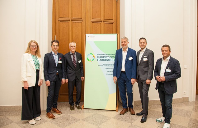 Bad Hindelang präsentiert „EMMI-MOBIL“ auf „Nationaler Plattform – Zukunft des Tourismus“ in Berlin - Marktgemeinde in Bundeswirtschaftsministerium eingeladen