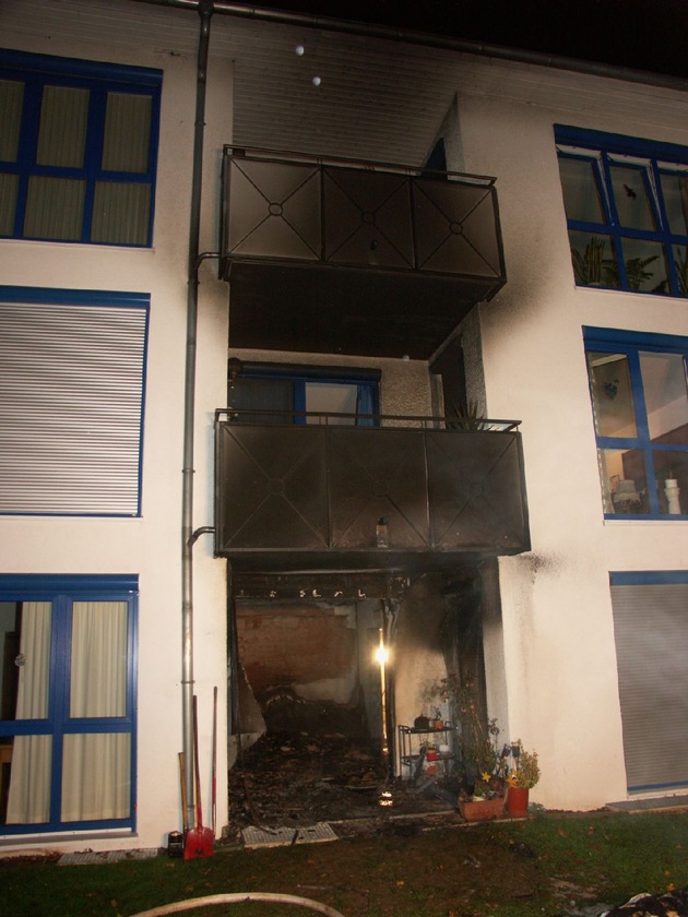 POL-NI: Zwei Verletzte nach Wohnungsbrand im Mehrparteienhaus -Bilder im Download-
