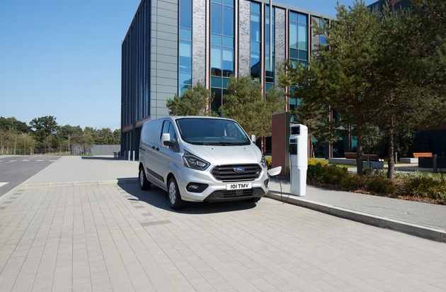 Ford-Werke GmbH: IAA Nutzfahrzeuge: Ford zeigt die Serienversion des Transit Custom mit Plug-In-Hybrid-Technologie