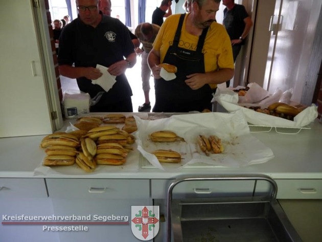 FW-SE: Eine Badewanne voll Kaltgetränke
KFV Segeberg begrüßt die Brandschützer des KFV Nienburg in Lensahn