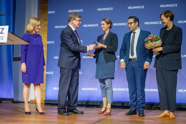 Revolutionäre Materialforschung: Helmholtz High Impact Award für neuartige Tandem-Solarzellen