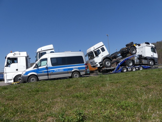 POL-OH: Polizei stoppt Lkw-Transport wegen deutlicher Überhöhe und Ladungssicherungsproblemen
