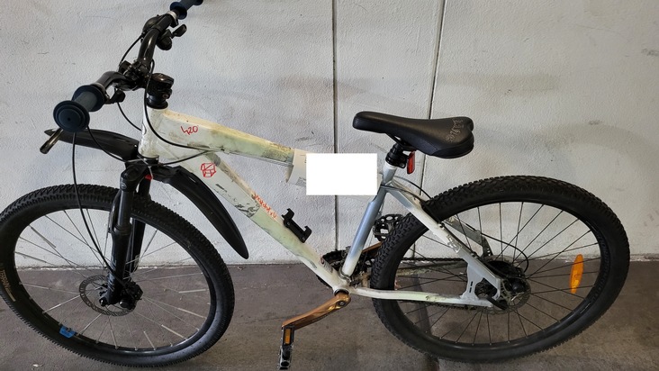 POL-SE: Norderstedt/Hamburg - gestohlene Fahrräder aufgefunden - Eigentümer gesucht - Veröffentlichung von Fotos