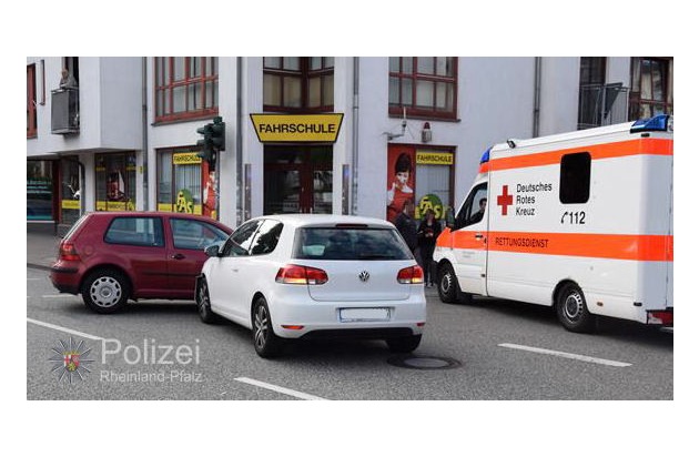 POL-PPWP: Unfall auf Kreuzung mit einem Verletzten und hohem Sachschaden