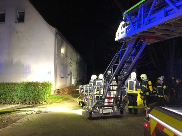 FW-GE: Ausgedehnter Wohnungsbrand in Gelsenkirchen Ückendorf. / Wohnung nach Brand unbewohnbar.