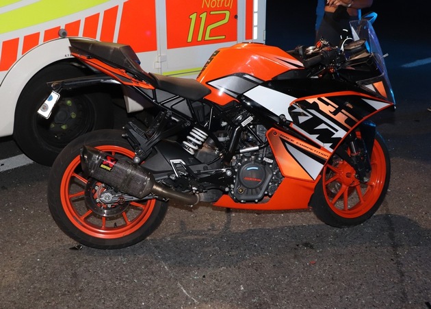 POL-HX: Zusammenstoß zwischen Pkw und Motorrad - Zwei Personen verletzt