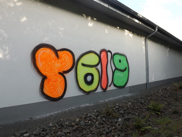 POL-LDK: ++ Graffitis in Erda ++ Radmuttern gelöst ++ Illegale Entsorgung in Aßlar und Dillenburg ++ Gegen Pfosten gefahren ++