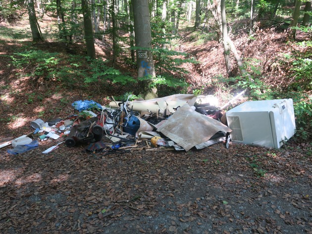 POL-LDK: Unbekannte entsorgen Müll im Wald zwischen Sinn und Ballersbach sowie am sogenannten &quot;Kniebrecher&quot; zwischen Merkenbach und Beilstein