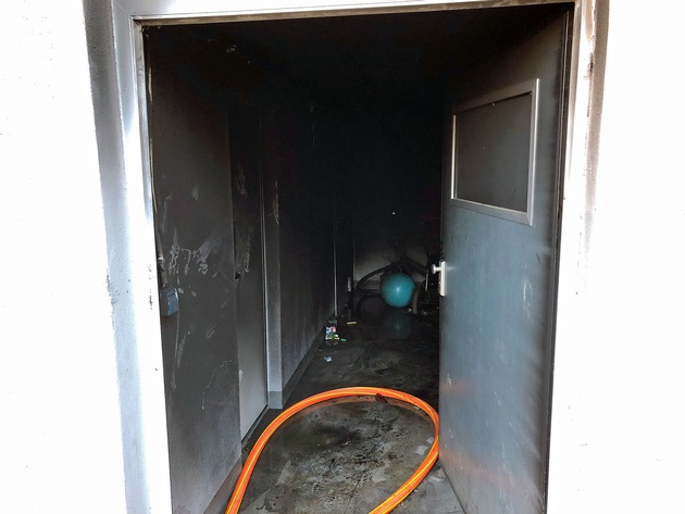 POL-ME: Brand in Abstellraum eines Mehrfamilienhauses - die Polizei ermittelt - Erkrath - 2103041