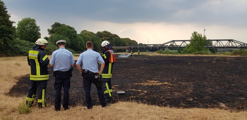 FW-MH: Anhaltende Trockenheit - Größerer Flächenbrand an der Raffelbergbrücke