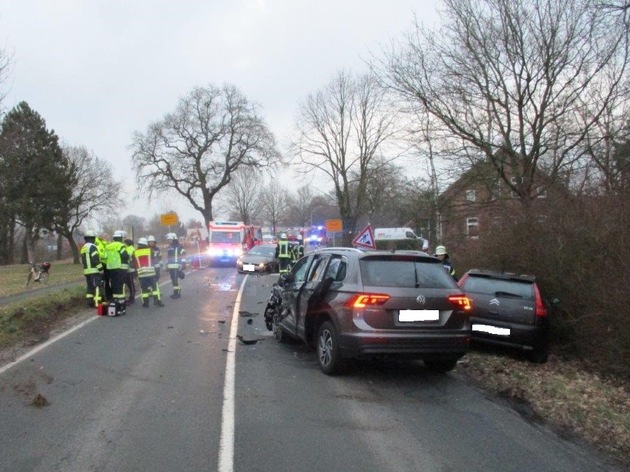 POL-WHV: Verkehrsunfall In Zetel - Drei Personen Verletzt - L 815 Wurde ...