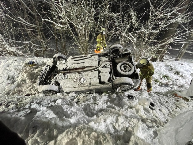 FW Menden: Verkehrsunfall im Schneetreiben