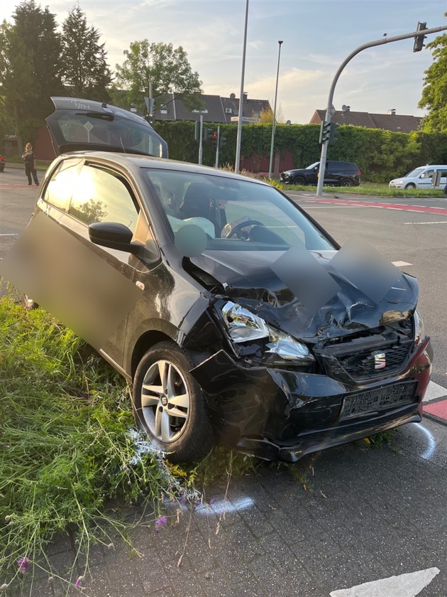 POL-DU: Bergheim: Zwei Schwerverletzte nach Verkehrsunfall