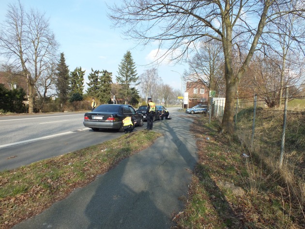 POL-SE: Elmshorn: Kennzeichendieben und Urkundenfälschern auf der Spur -  Elmshorner Polizei überprüft 900 Fahrzeuge bei mehrtägigem Kontrolleinsatz