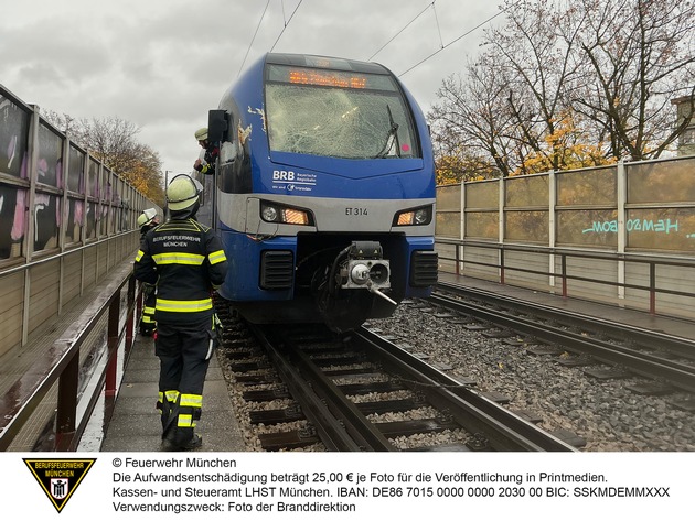 FW-M: Regionalzug kollidiert mit Baum (Giesing)