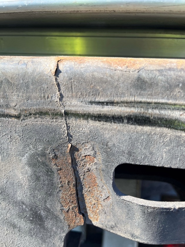 POL-BI: Gef&auml;hrlichen Gefahrguttransport mit &auml;tzender Fl&uuml;ssigkeit aus dem Verkehr gezogen