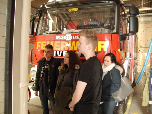 FW-Erkrath: Projekt Zündstoff zu Besuch bei der Feuerwehr Erkrath