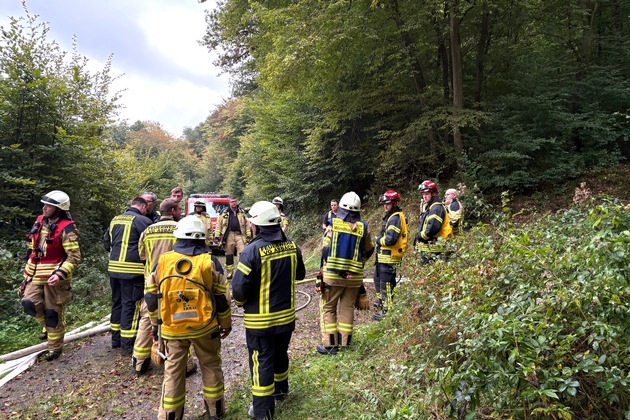 FW VG Asbach: Feuerwehr der VG Asbach beteiligt sich am landesweiten Übungstag / Großer Waldbrand in Windhagen