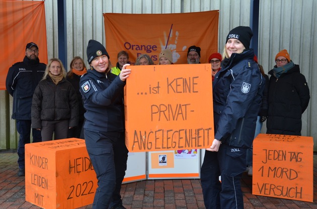 POL-IZ: 251125.4 Itzehoe: Gemeinsames Zeichen gegen Gewalt an Frauen zum Orange Day