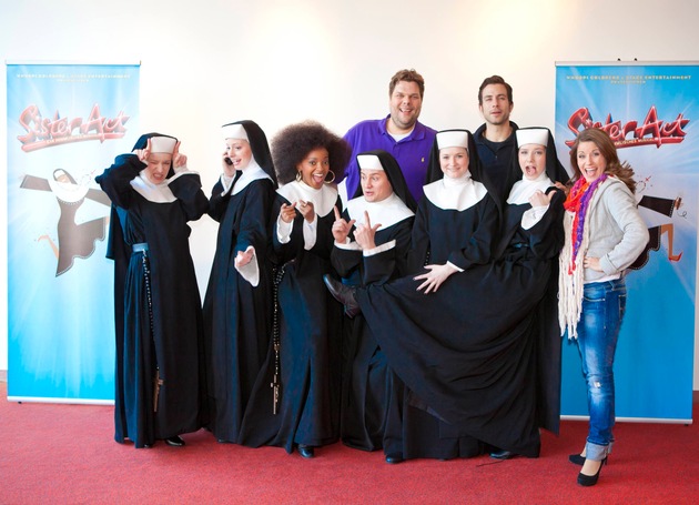 &quot;Hand aufs Herz&quot; meets &quot;Sister Act&quot;: Großer Auftritt der SAT.1-Telenovela beim Erfolgsmusical in Hamburg / &quot;Hand aufs Herz&quot; - Der Soundtrack ab 15. April im Handel (mit Bild)