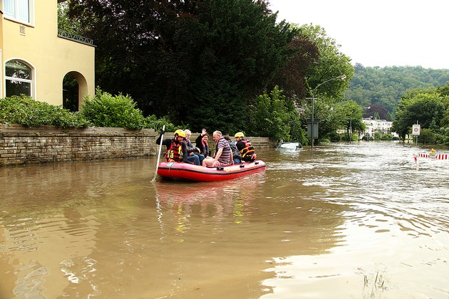 FW-E: Tief &quot;Bernd&quot; und das Ruhrhochwasser beschäftigen die Essener Feuerwehr auch weiterhin