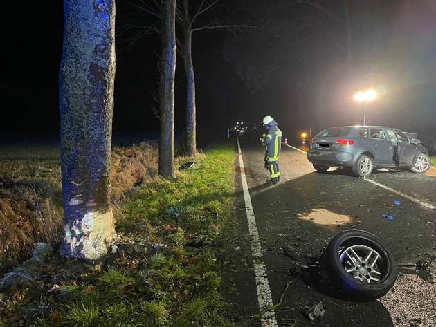 POL-STD: 20-jähriger Autofahrer bei Unfall zwischen Grundoldendorf und Apensen lebensgefährlich verletzt