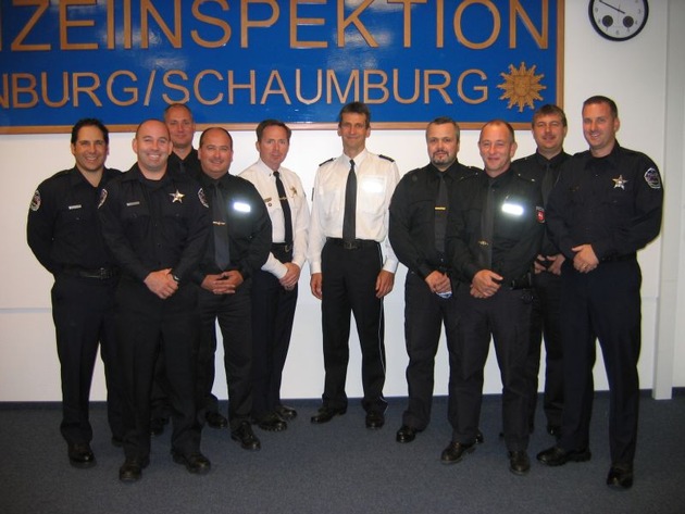 POL-NI: Amerikanische Polizisten zu Besuch bei der Polizei Nienburg/Schaumburg -Bilder im Download-